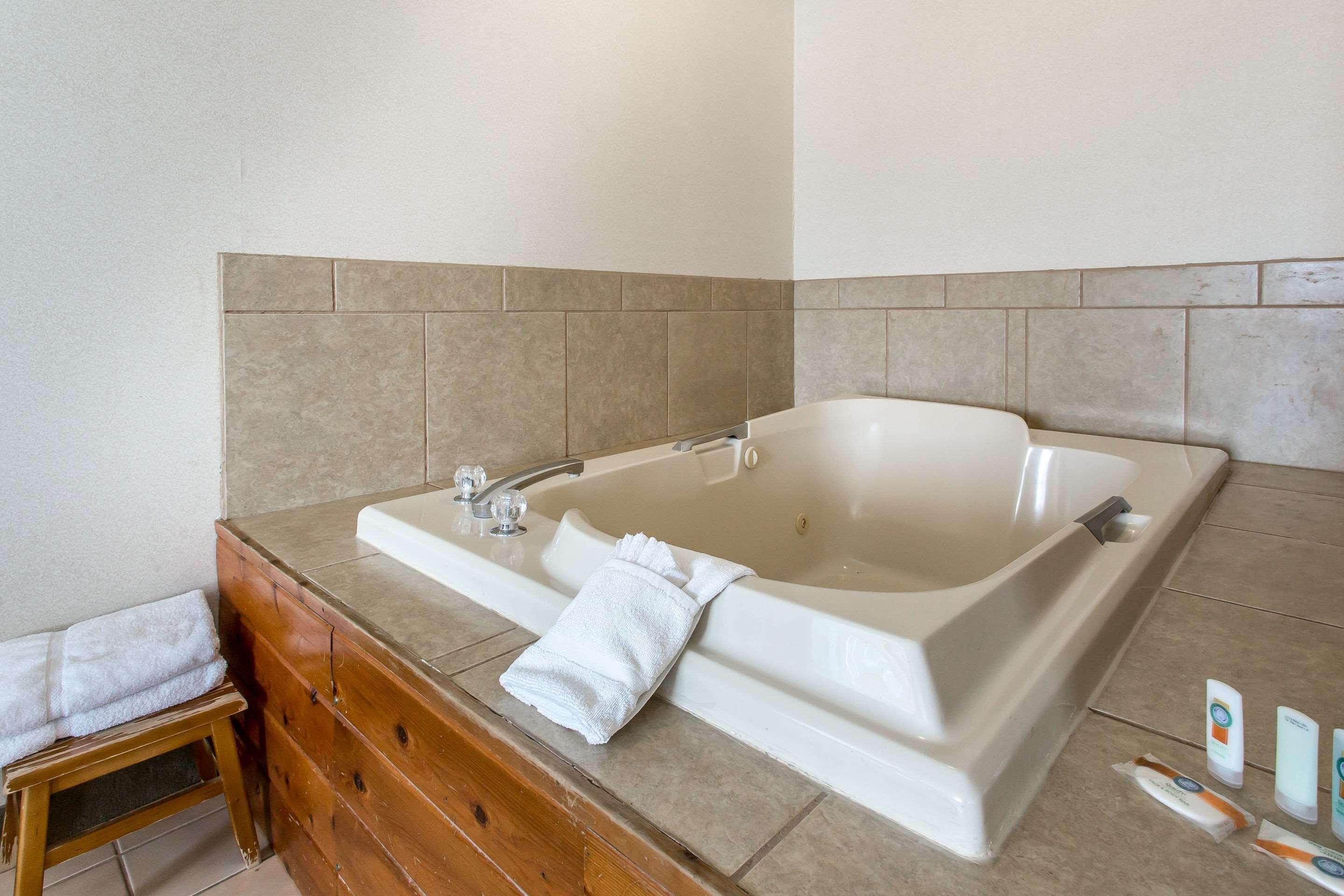 Quality Inn Delta Gateway To Rocky Mountains Εξωτερικό φωτογραφία