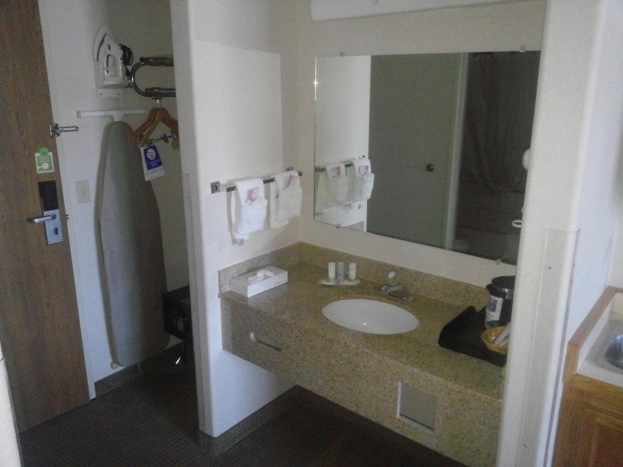 Quality Inn Delta Gateway To Rocky Mountains Δωμάτιο φωτογραφία